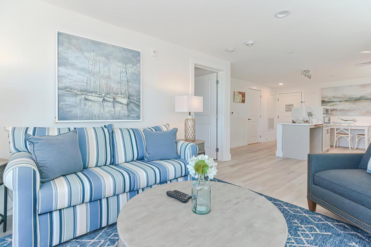 Downtown Plymouth Waterfront Luxury Condos Exterior photo